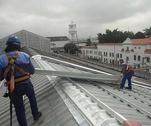 Sistema de telhas zipadas para coberturas